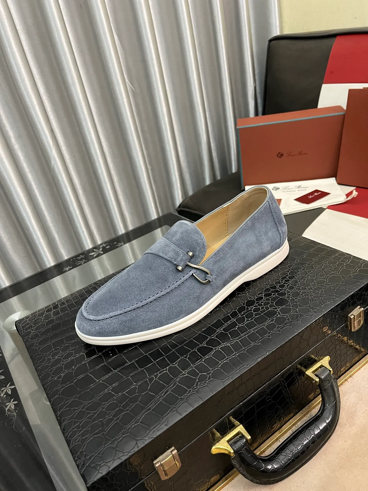 Men's Men's Shoes💰420⌚️⌚️【Loro Piana】LP couple's casual sneakers. Simple and fashionable, the upper is made of cow suede and leather. Sheepskin feet. Custom rubber sole. Size: Female 35-42 (35, 41, 42, 43 customized are non-refundable) Male 38-46 (45, 46 customized)